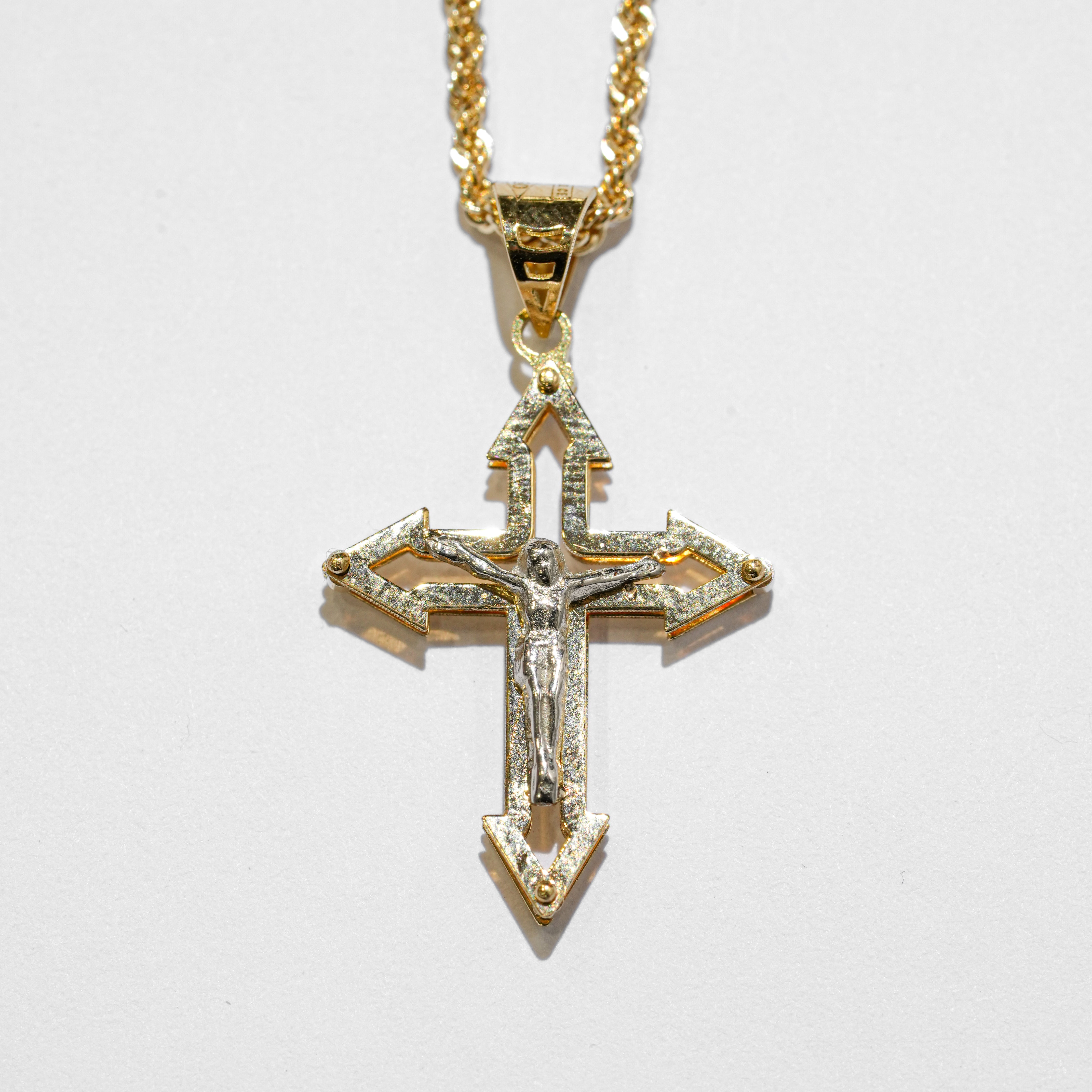 Collana con croce in oro 18Kt