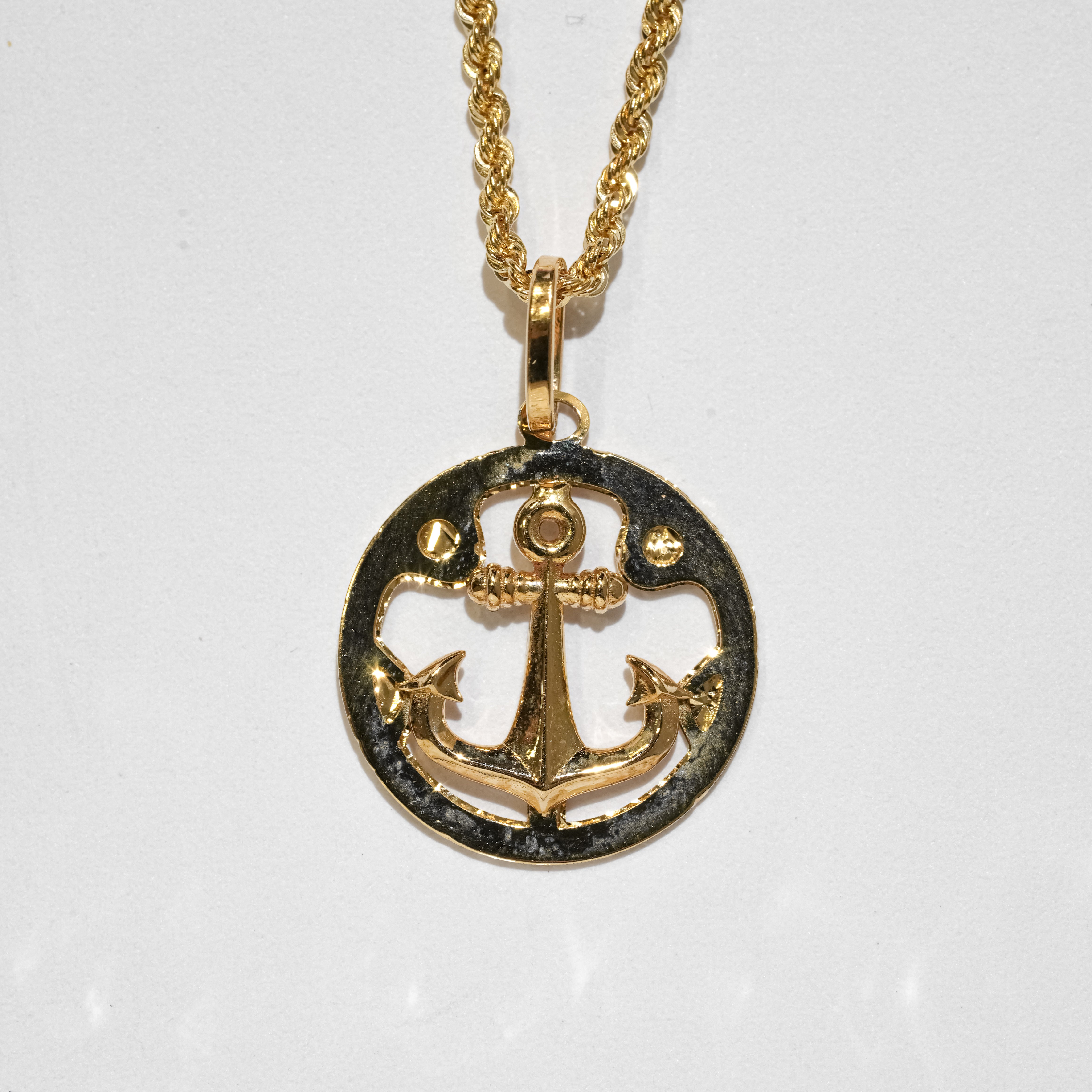 Collana con ciondolo in oro 18Kt