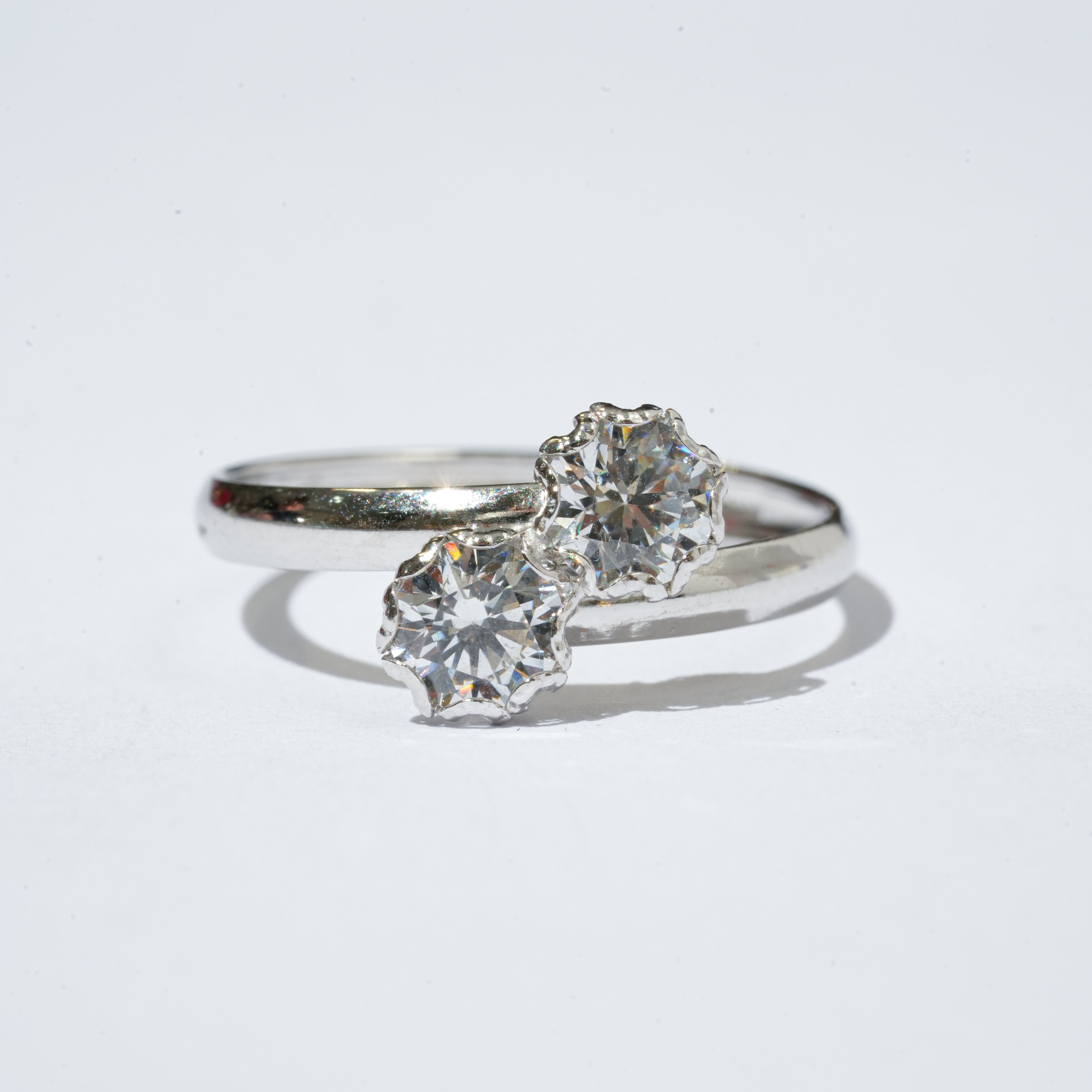 Anello bilogy in oro 18Kt con zircone