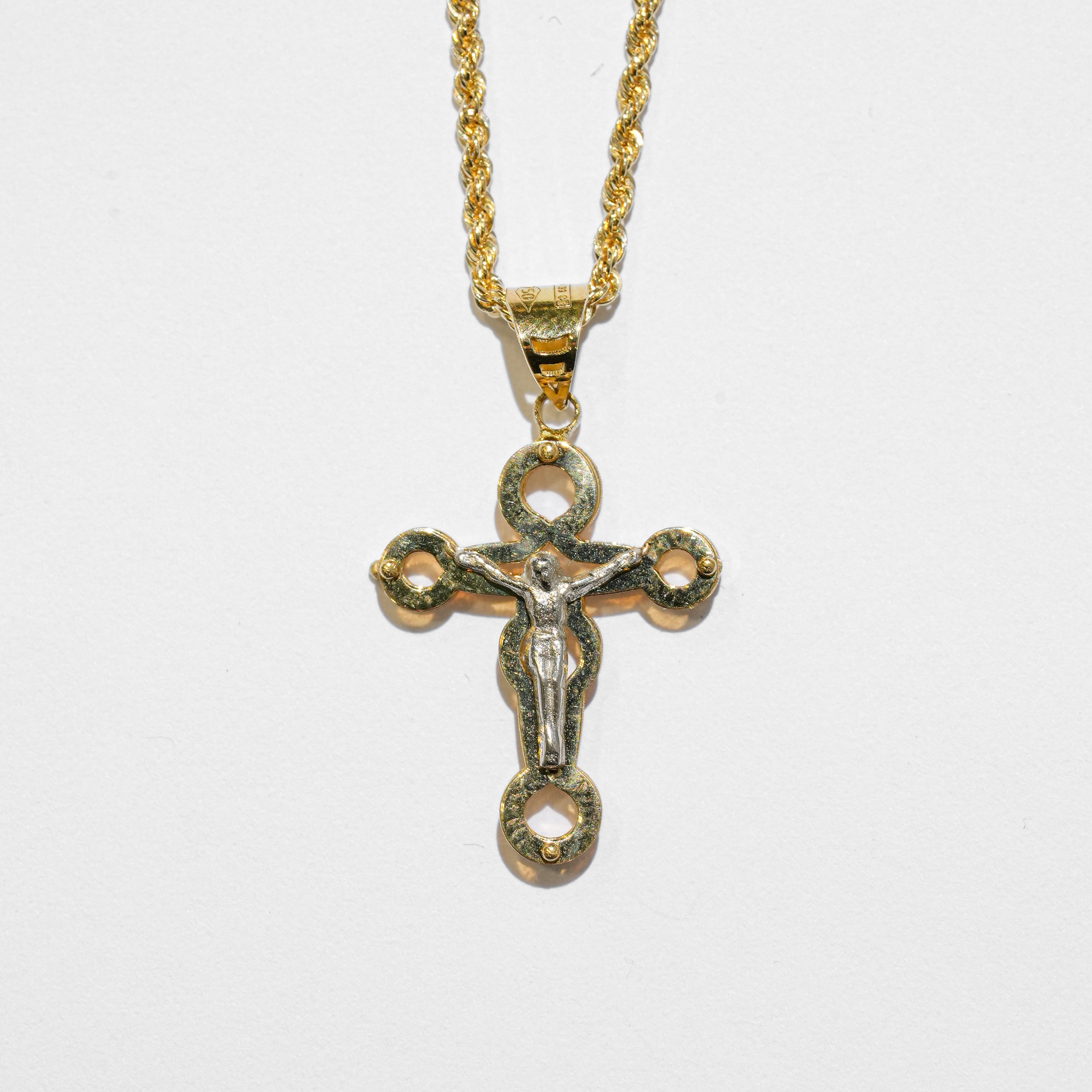Collana con croce in oro 18Kt