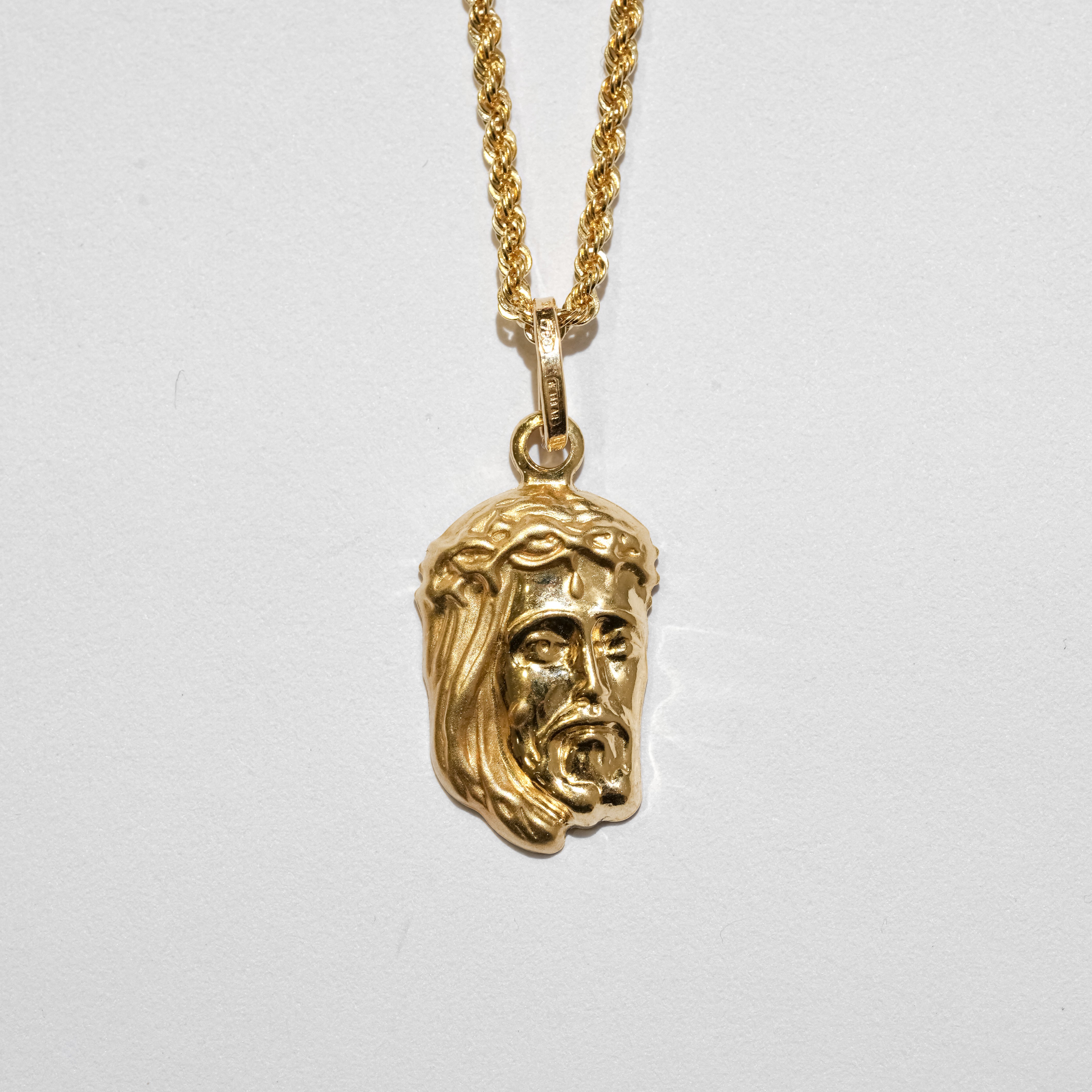 Collana con volto in oro 18Kt