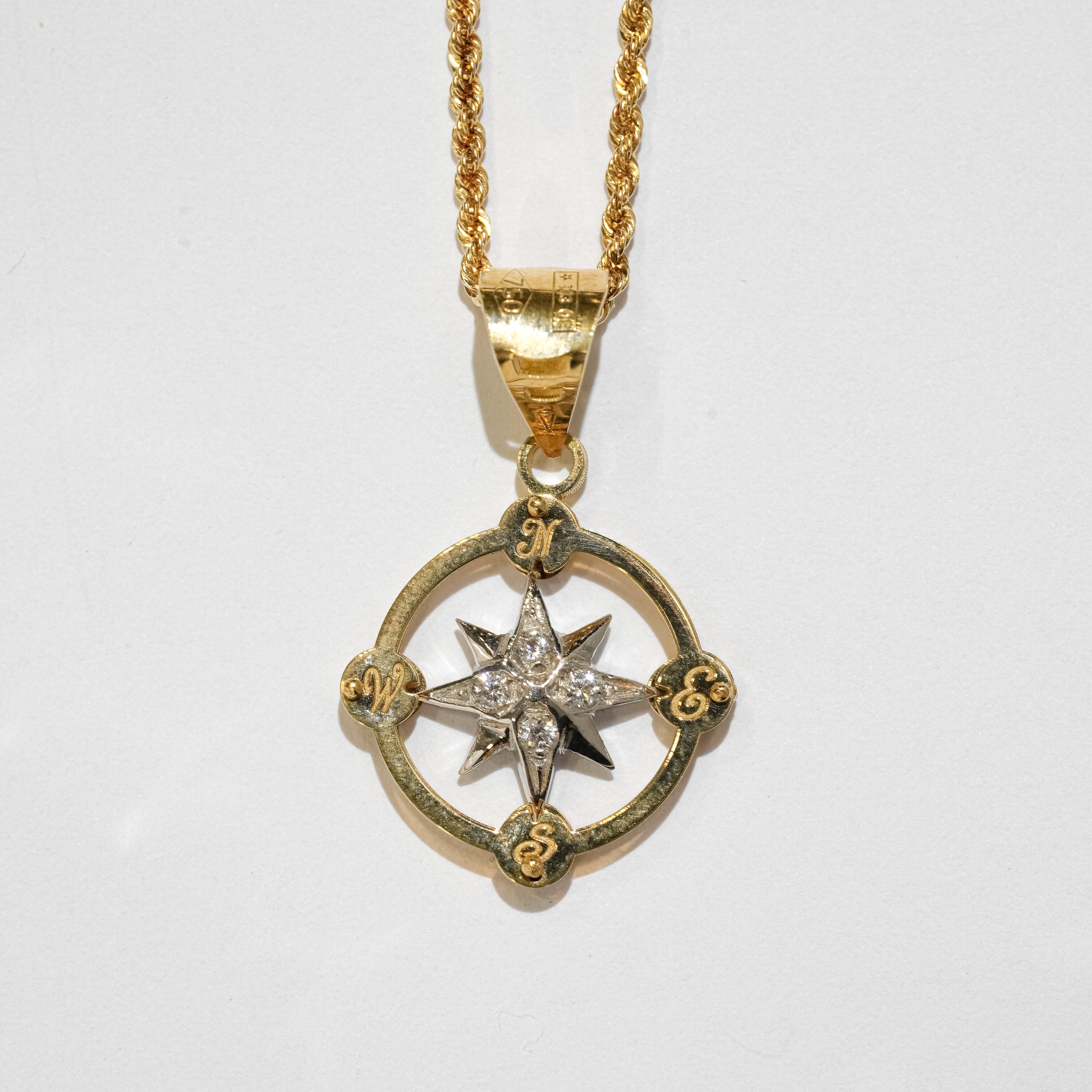 Collana con ciondolo in oro 18Kt